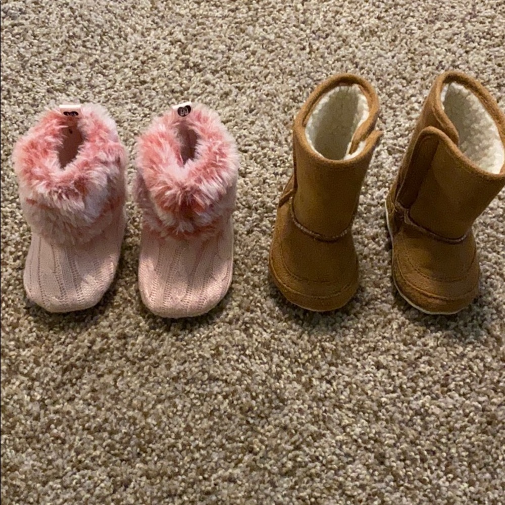 lot of baby boots 3-9 months (2)